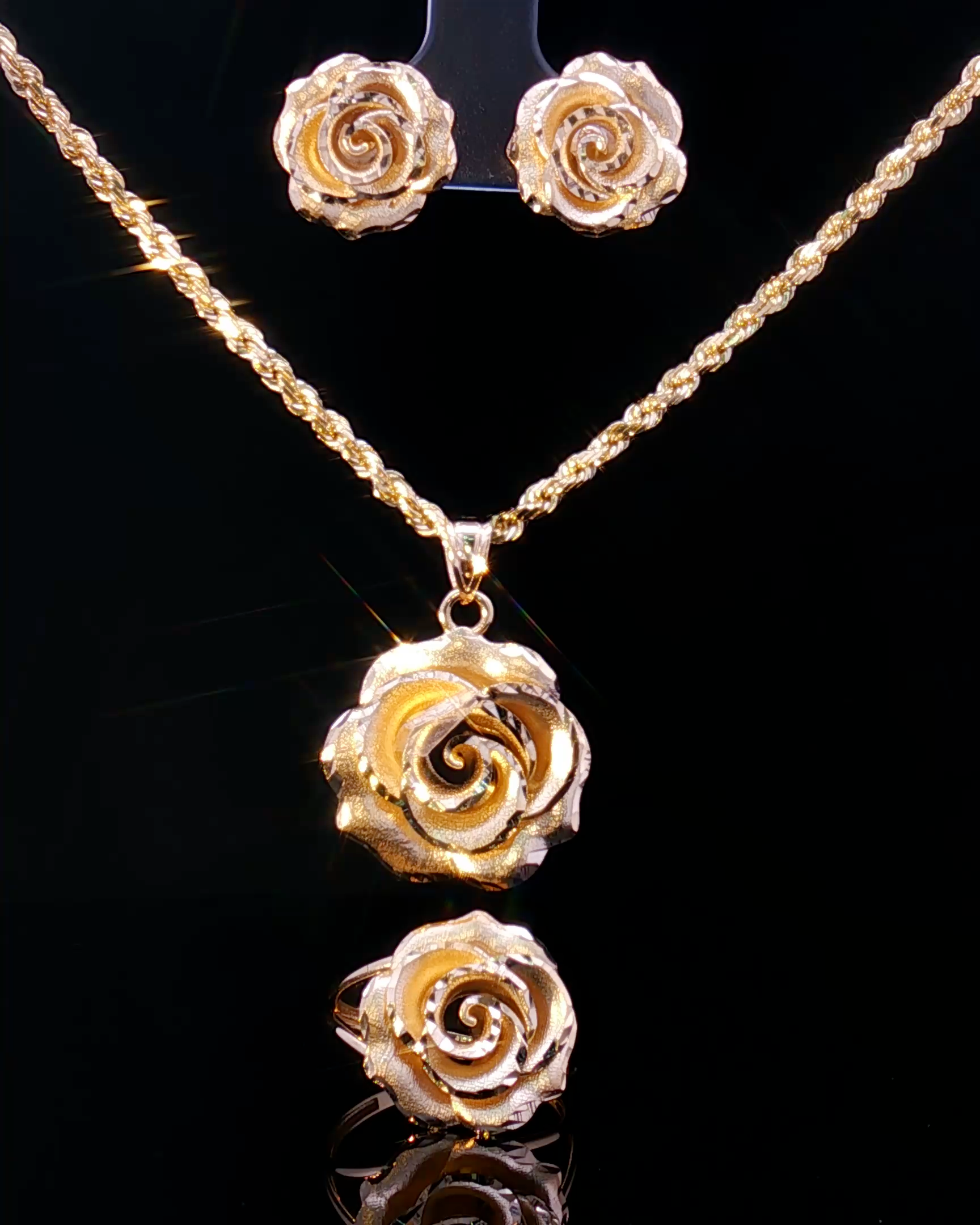 Elegant 14K Yellow Gold Rose Set