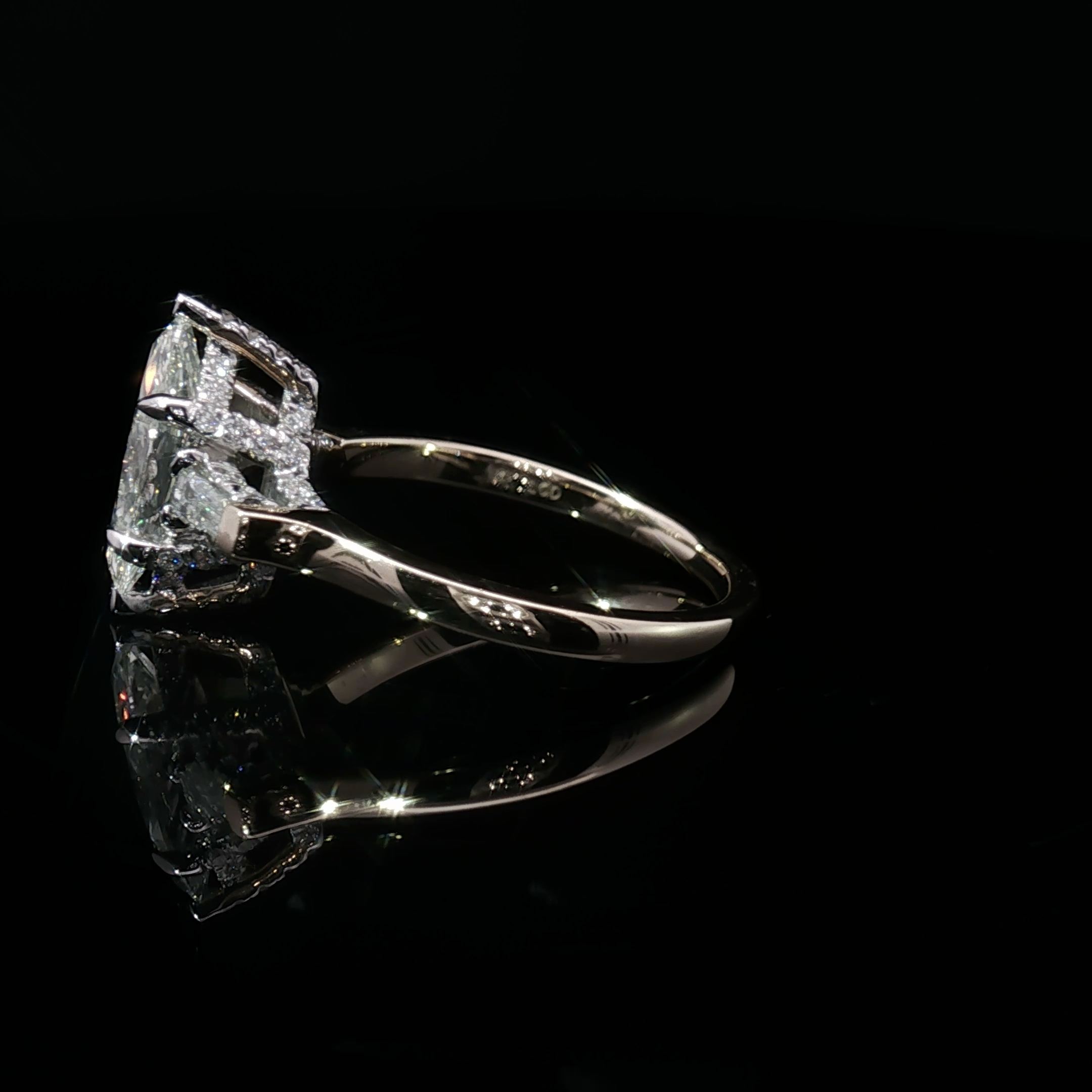 Yellow Gold Multistone Ring with Marquise Cut Diamond