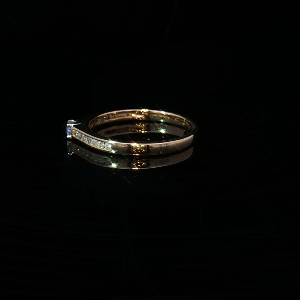 Yellow Gold Multistone Ring with Round Cut Diamond