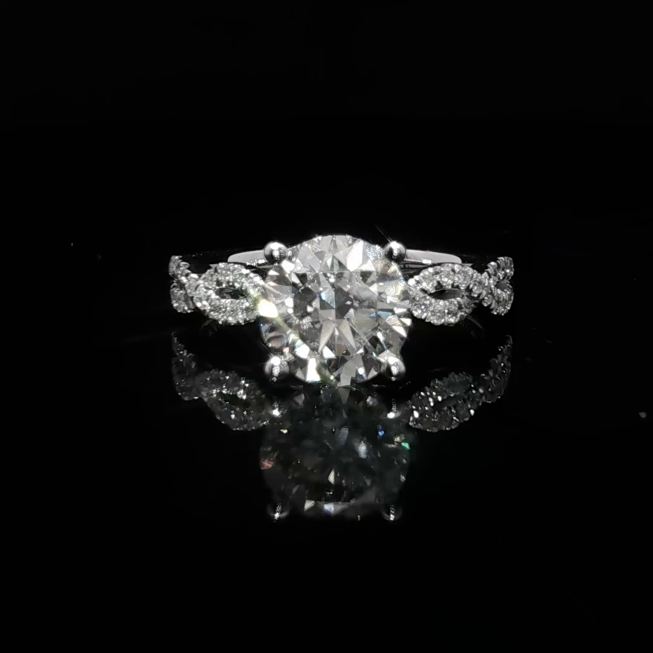 Engagement Ring with Round Brilliant Cut Diamond