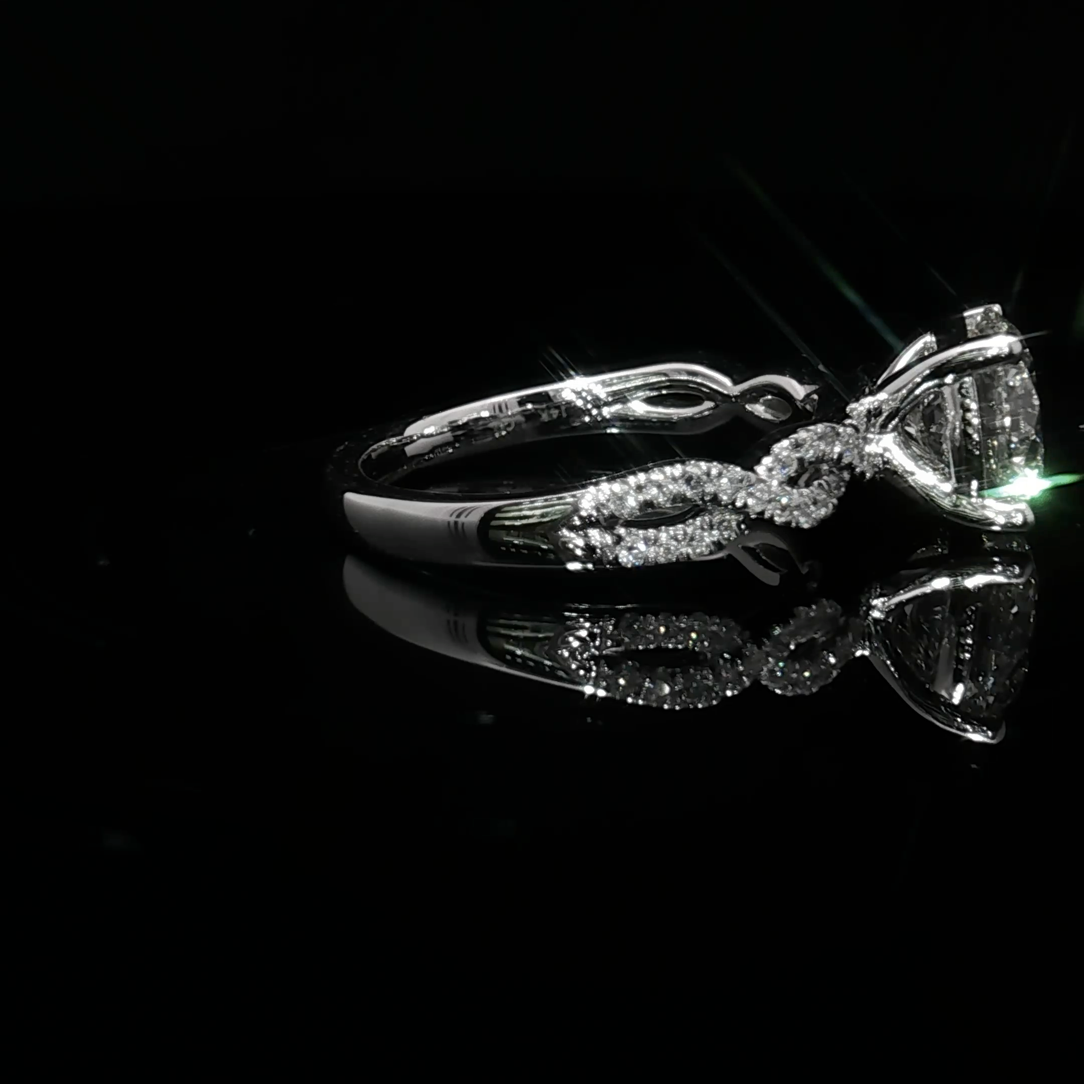 Engagement Ring with Round Brilliant Cut Diamond