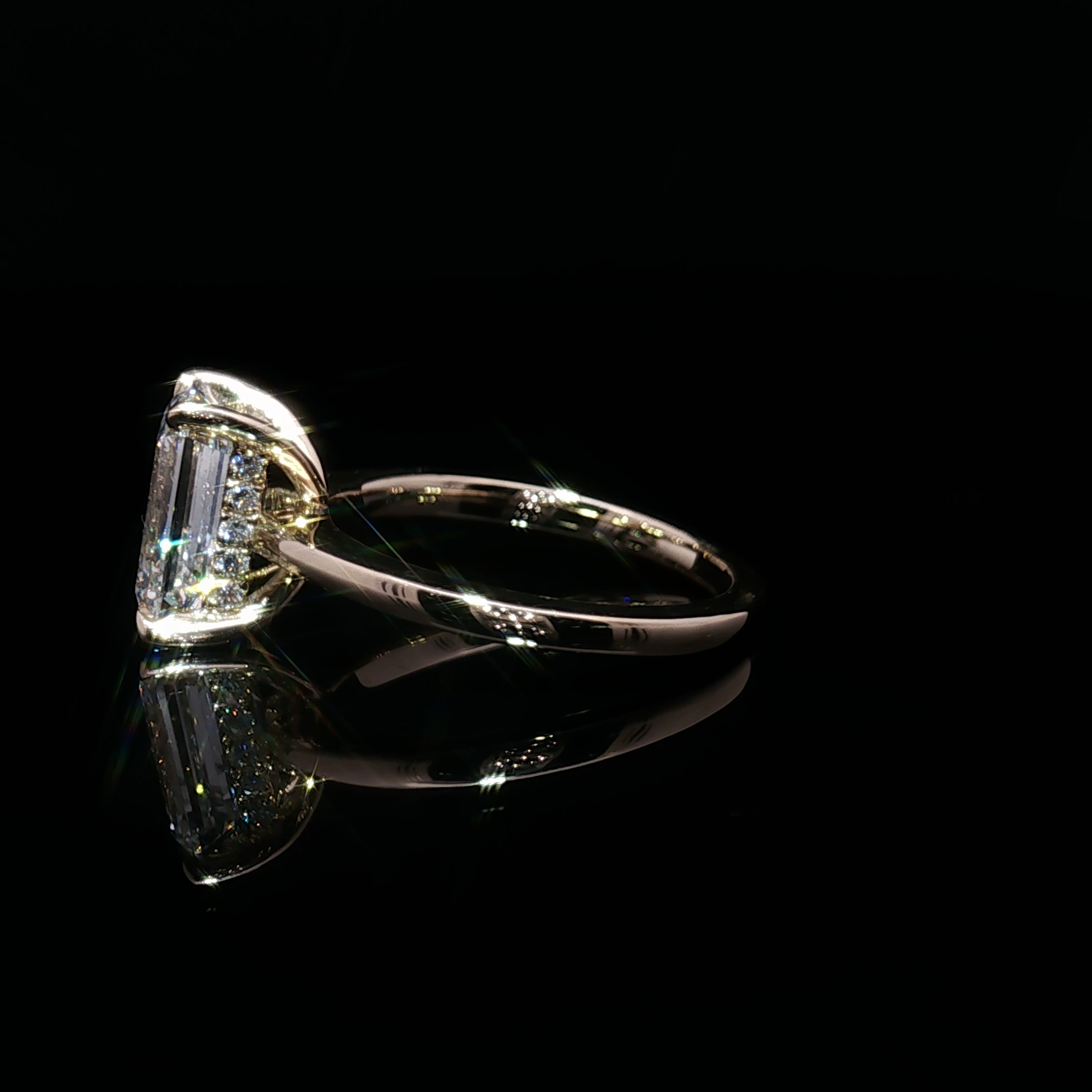 Emerald Cut Diamond Solitaire Ring in yellow Gold