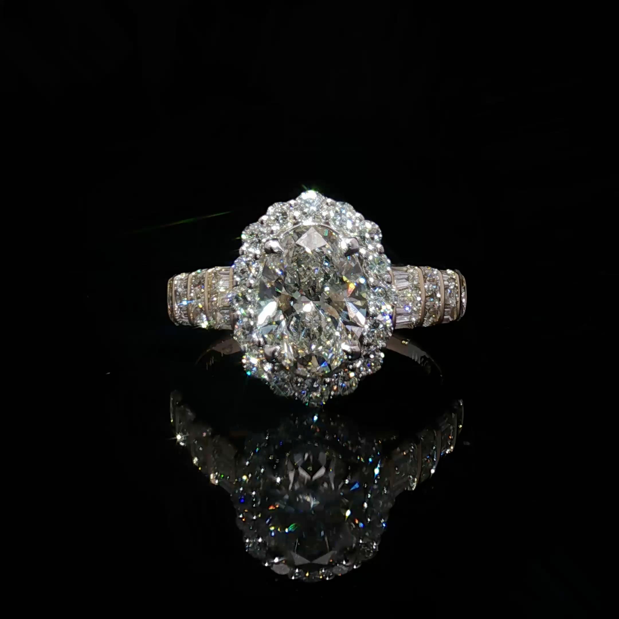 Yellow Gold Multistone Ring with Oval Cut Diamond