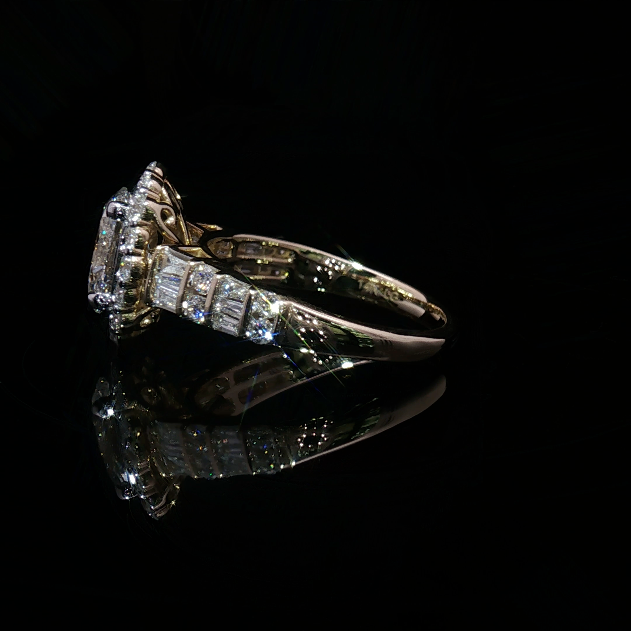 Yellow Gold Multistone Ring with Oval Cut Diamond
