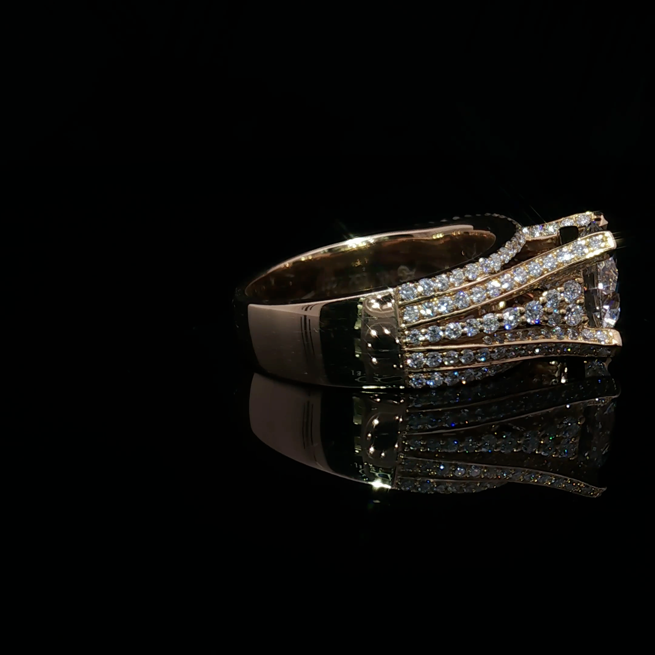 Yellow Gold Multistone Ring with Round Brilliant Cut Diamond