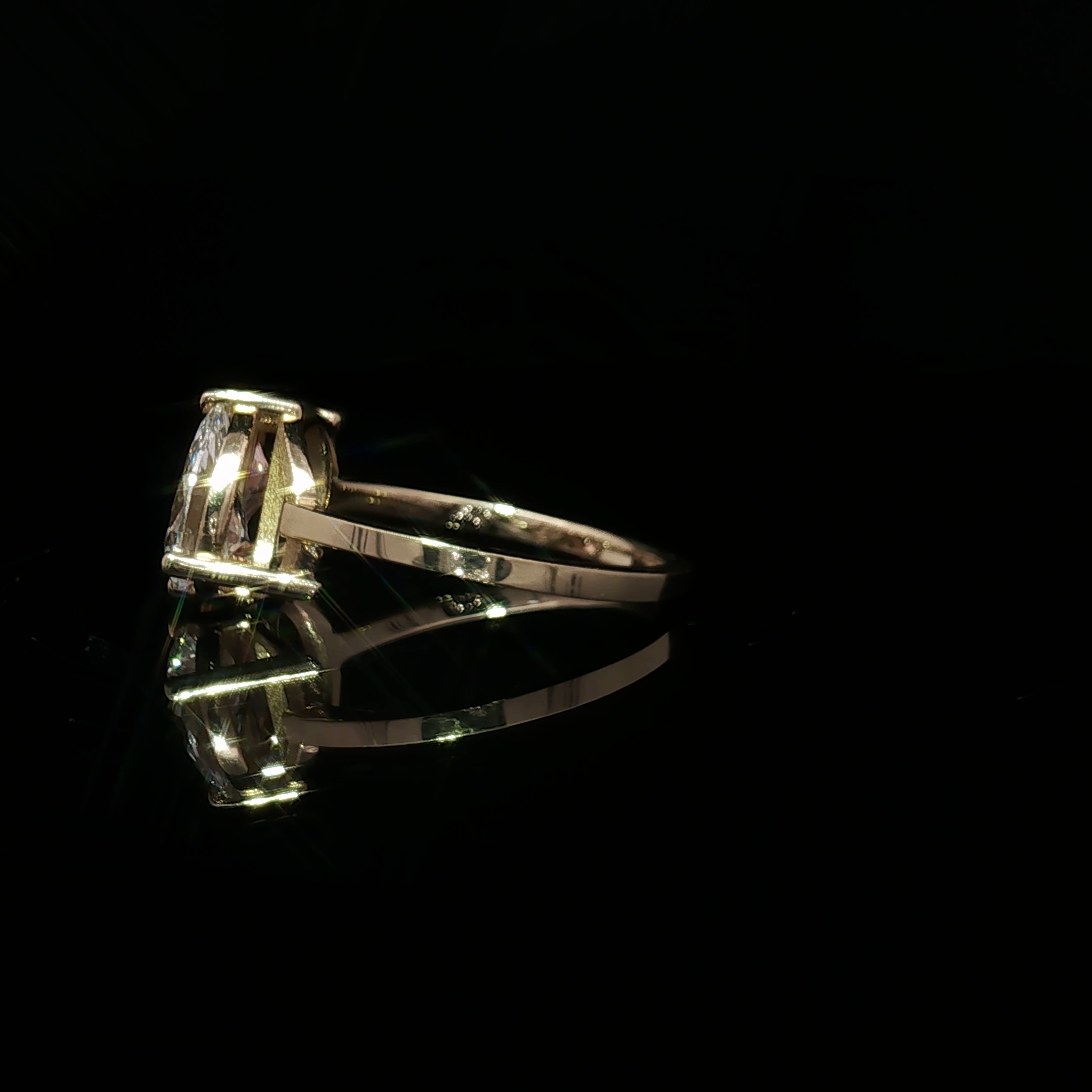 Yellow Gold Multistone Ring with Fancy Pink Oval Diamond