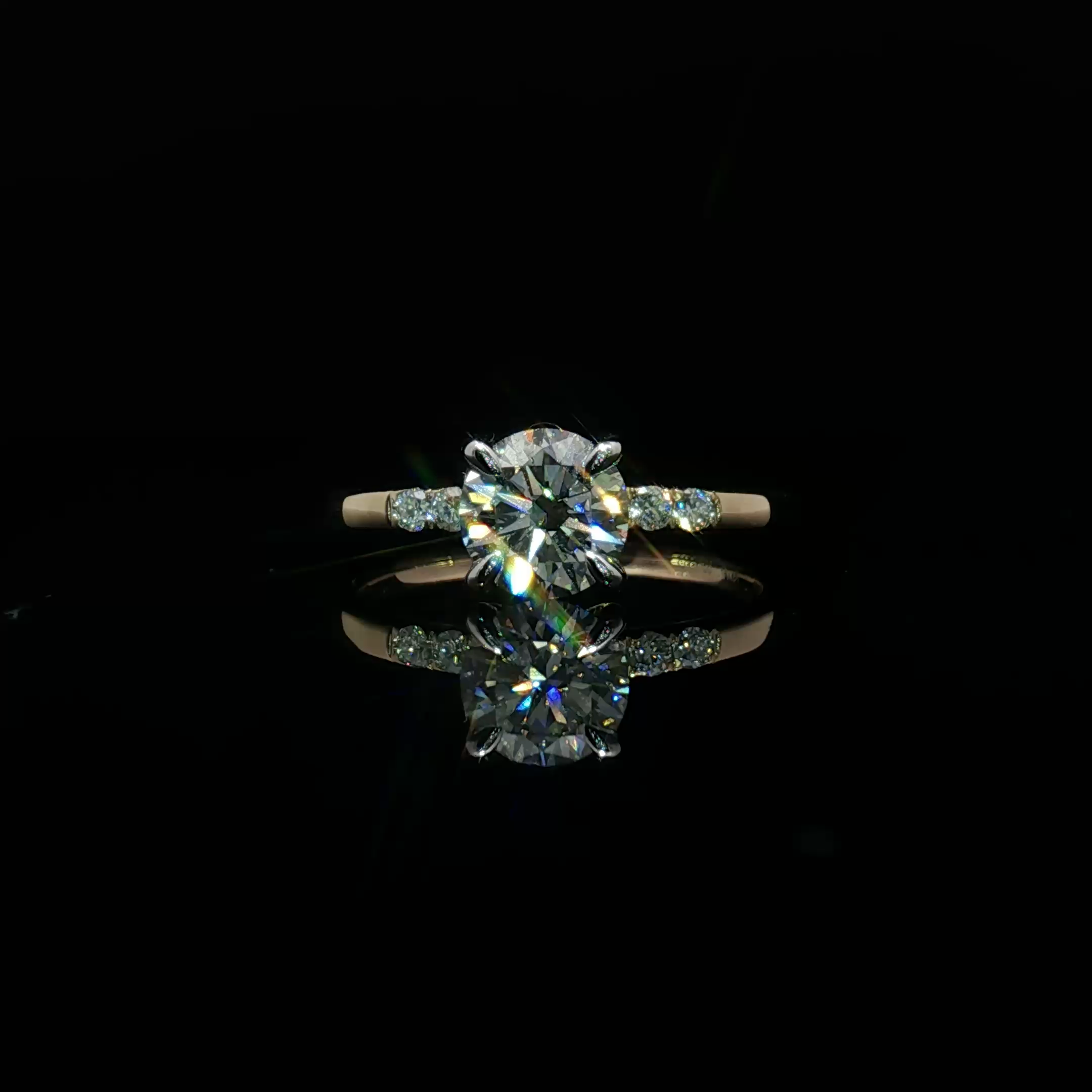 Yellow Gold Multistone Ring with Round Brilliant Cut Diamonds