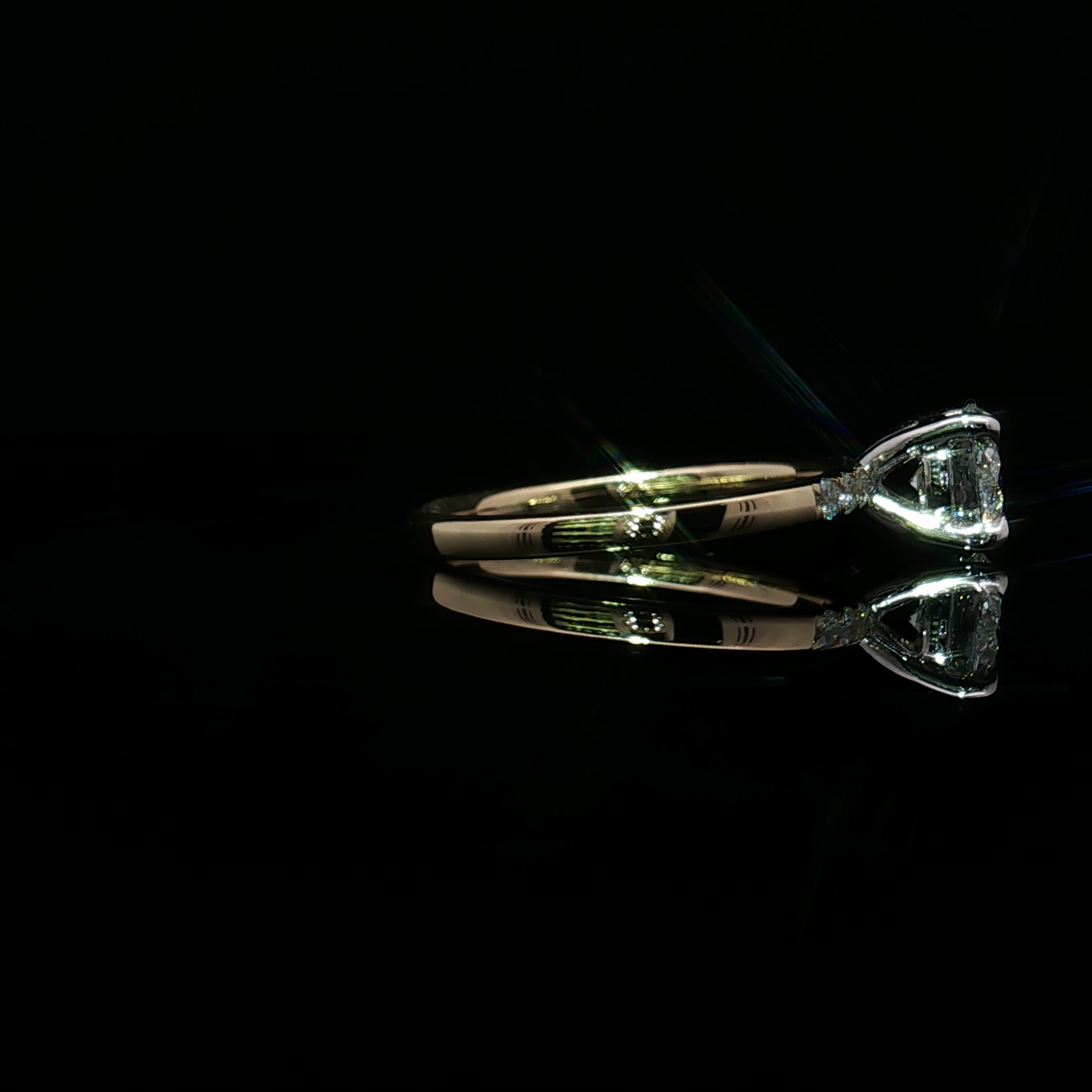 Yellow Gold Multistone Ring with Round Brilliant Cut Diamonds