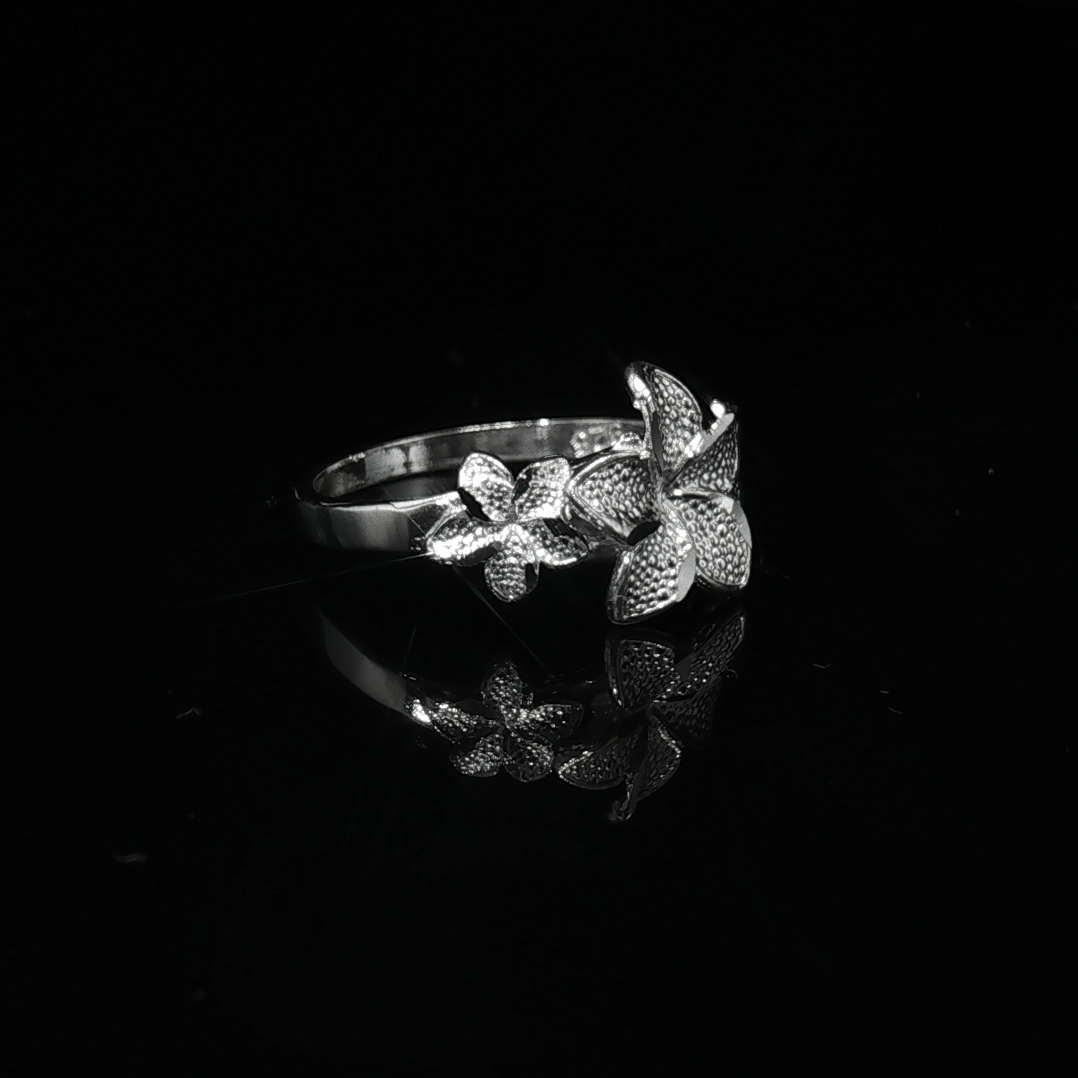 Small Tri Hibiscus Ring