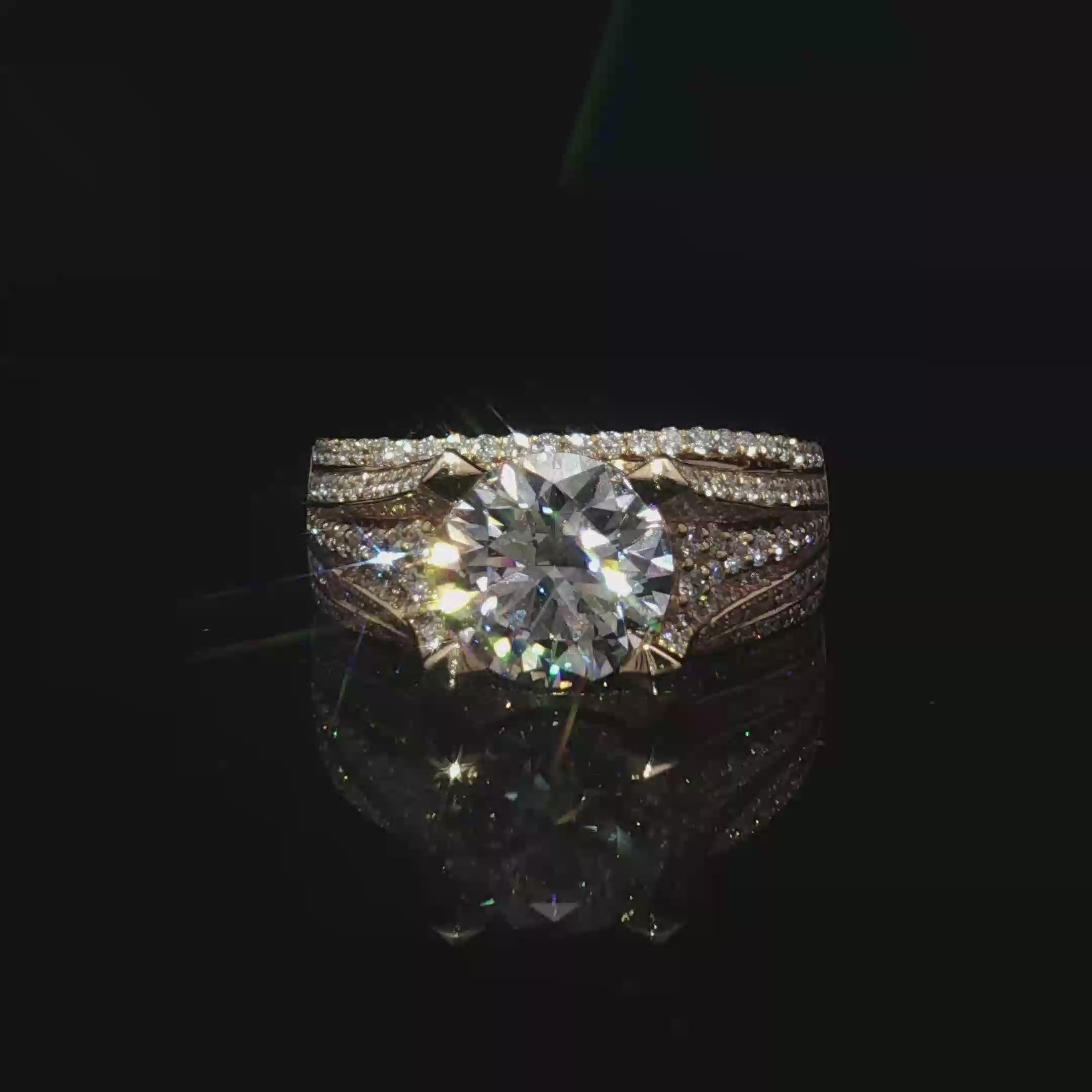 Yellow Gold Multistone Ring with Round Brilliant Cut Diamond