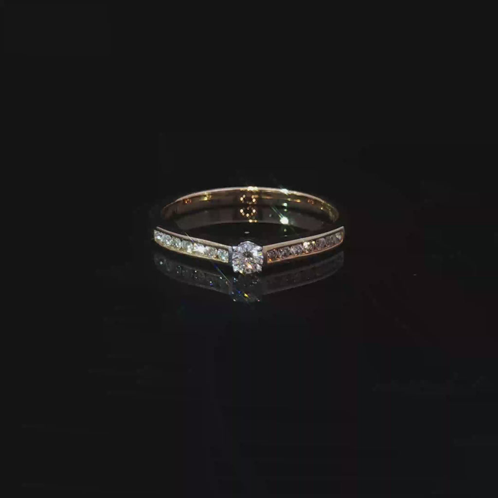 Yellow Gold Multistone Ring with Round Cut Diamond