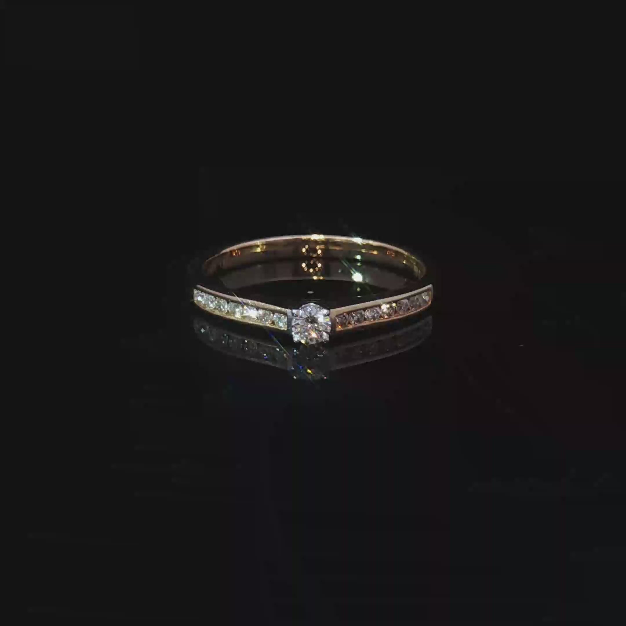 Yellow Gold Multistone Ring with Round Cut Diamond