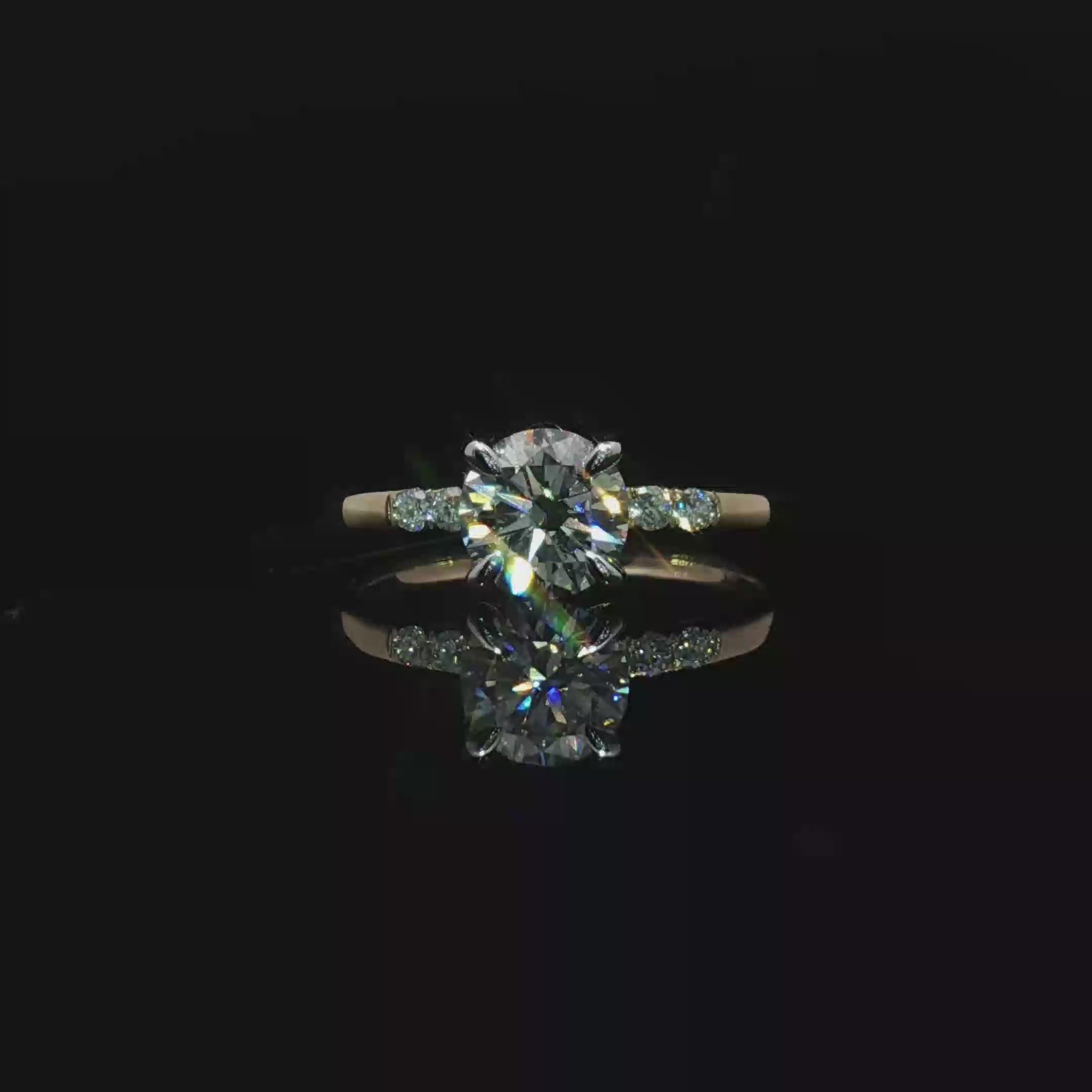 Yellow Gold Multistone Ring with Round Brilliant Cut Diamonds